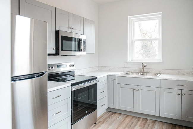 4 Bedroom 1 Bathroom Rowhome in Lancaster! - 4 Bedroom 1 Bathroom Rowhome in Lancaster!