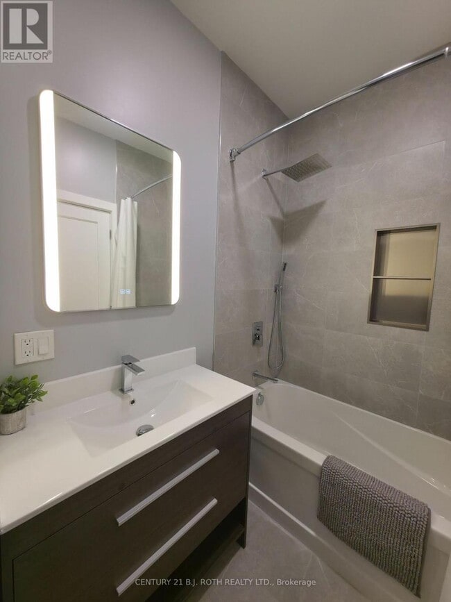 Photo - 82 Albert St N Unité 1