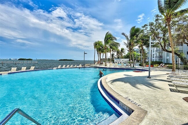 Photo - 680 NE 64th St Unidad 103