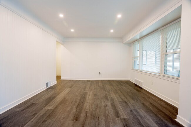 Photo - 361 Adams Ct