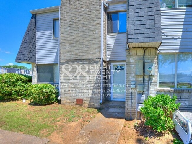 Photo - *AVAILABLE NOW!* Spacious 3 Bed/2.5 Bath Condo in East Norman!