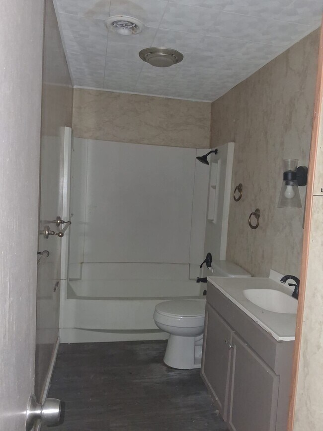 Photo - 117 Leonard Dr