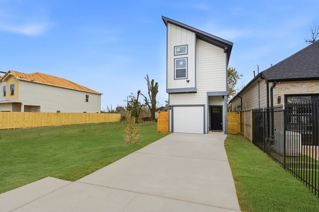 Photo - 3320 Francis St