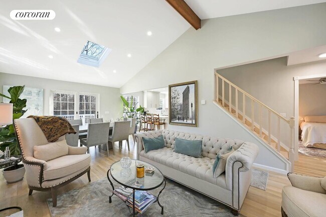 Photo - 35 Tyrone Dr