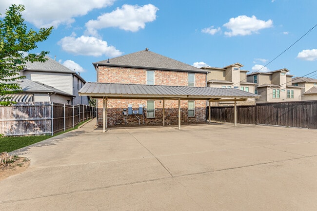 Building Photo - 2714 Merida Ave