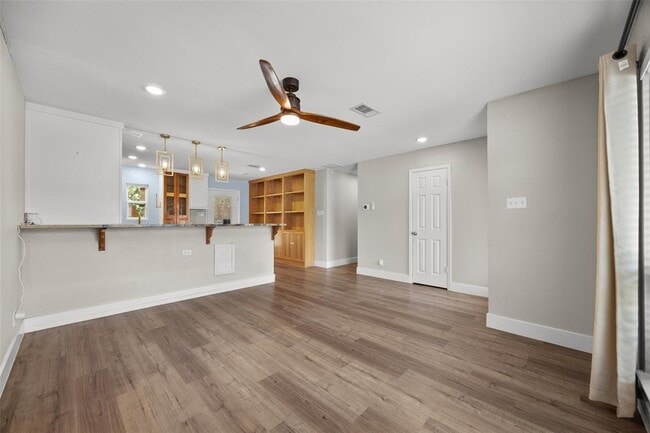 5206 Emerald Forest Dr