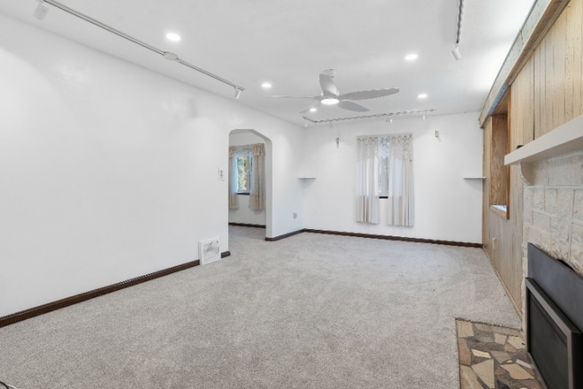 Photo - 350 Broadway Dr