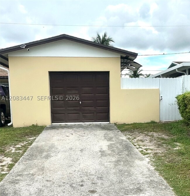 Building Photo - 20221 SW 115th Ave Unit 1