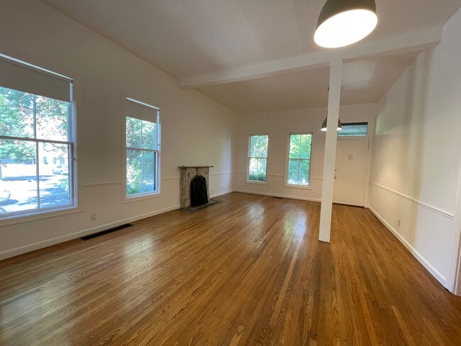 Photo - Office Suites in NW Nob Hill/Alphabet Dist... Unidad 2050