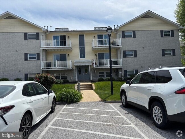 Building Photo - 6 Warren Lodge Ct Unit 1 Rental