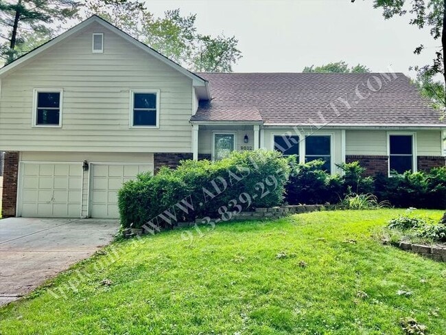 Lovely Home In Nall Hills-Available NOW!!