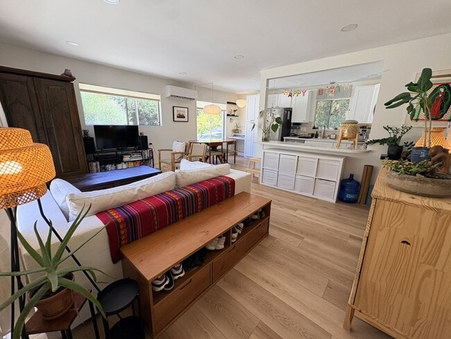 503 E Aliso St Unit D