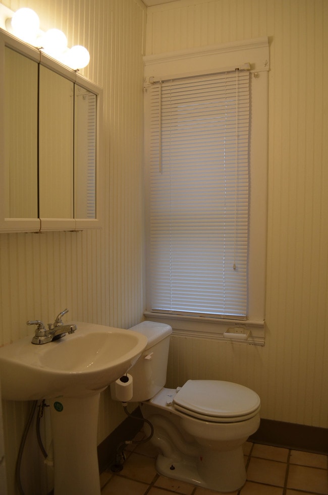 Photo - 230 W State St