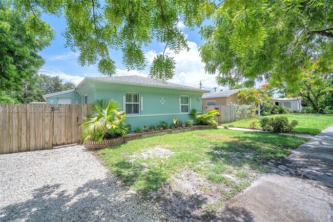 261 SW 15th St Unidad 3