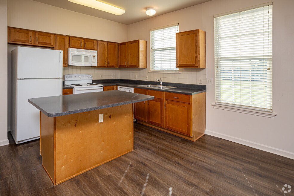 1BR, 1BA - 696SF - Kitchen