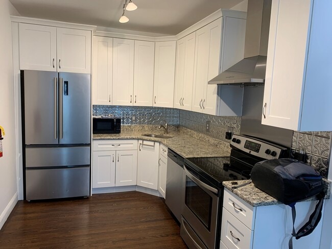 Building Photo - 54 Atlantic Ave Unit Loft Studio