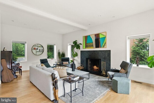 Photo - 3820 Argyle Terrace NW