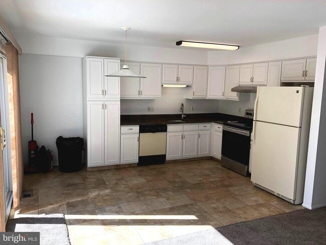 Photo - 56 Burgundy Dr