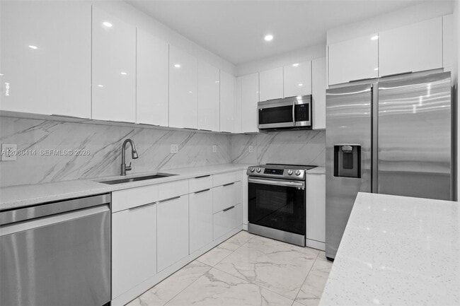 Photo - 669 NW 15th Ave
