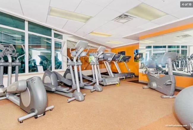 Photo - 1080 Park Blvd