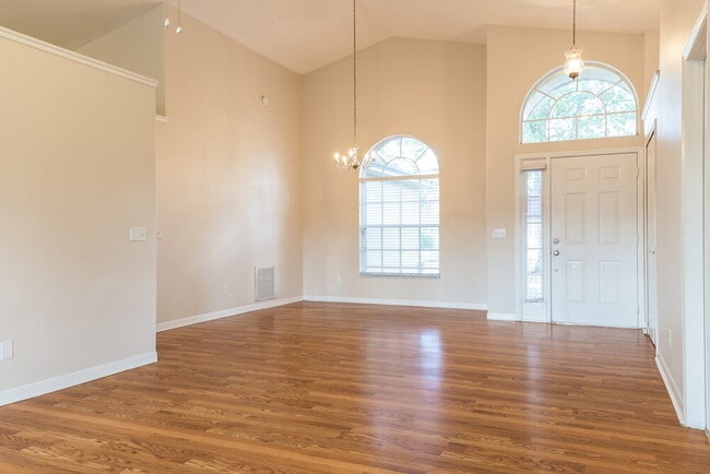 Photo - 502 Valencia Pl Cir