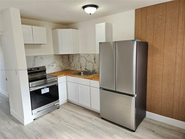 Photo - 118 NW 8th Ave Unit A