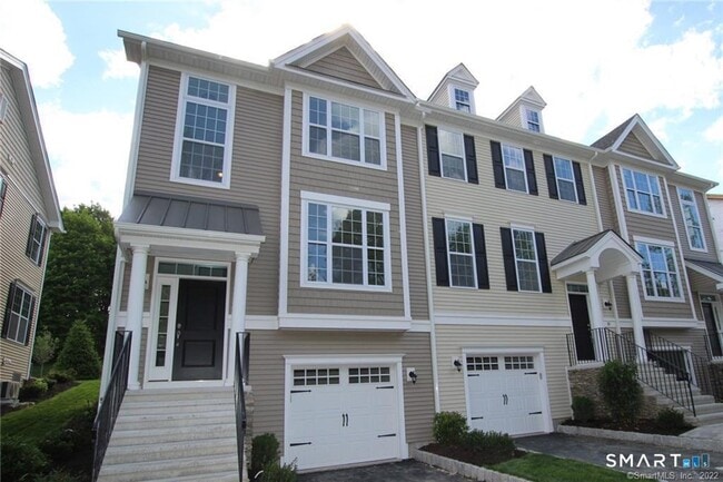 Building Photo - 10 Moorland Dr Unit 10