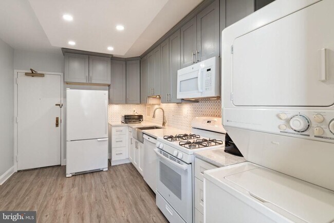 Photo - 3705 S George Mason Dr Unidad 2202S