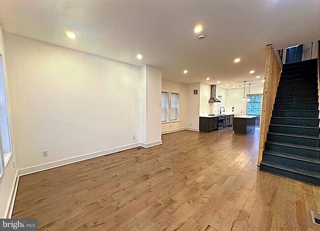 Photo - 733 Gresham Pl NW