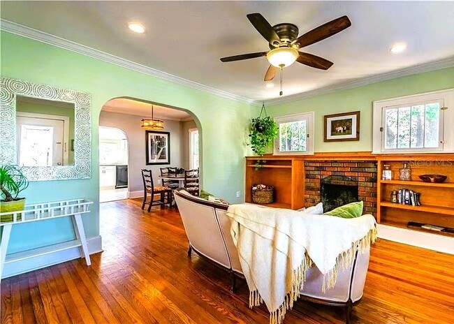 Photo - 2540 Dartmouth Ave N