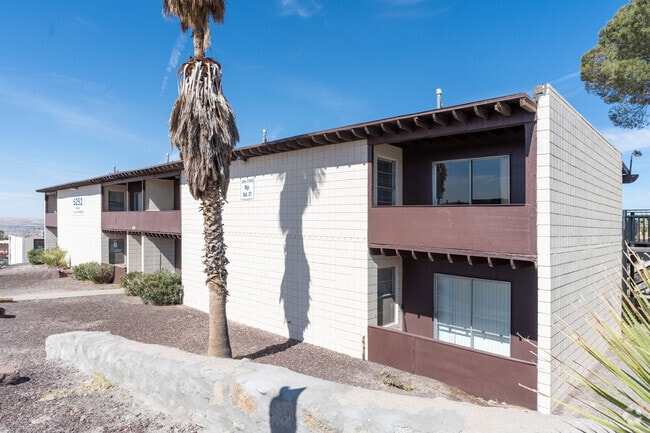 5252 Carousel Dr