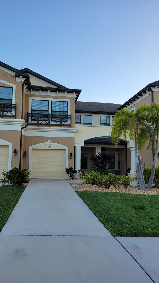 Building Photo - Annual UNfurnished newer 3/ 2 /12 townhome off SR-70 in gated community