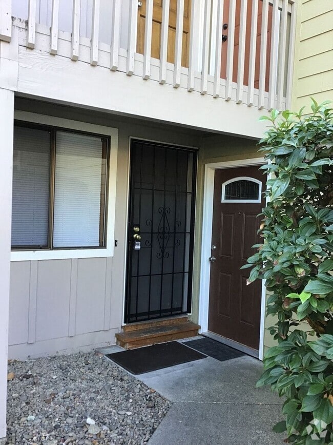 Building Photo - East Medford - Nice & Clean One Bedroom Fi... Rental