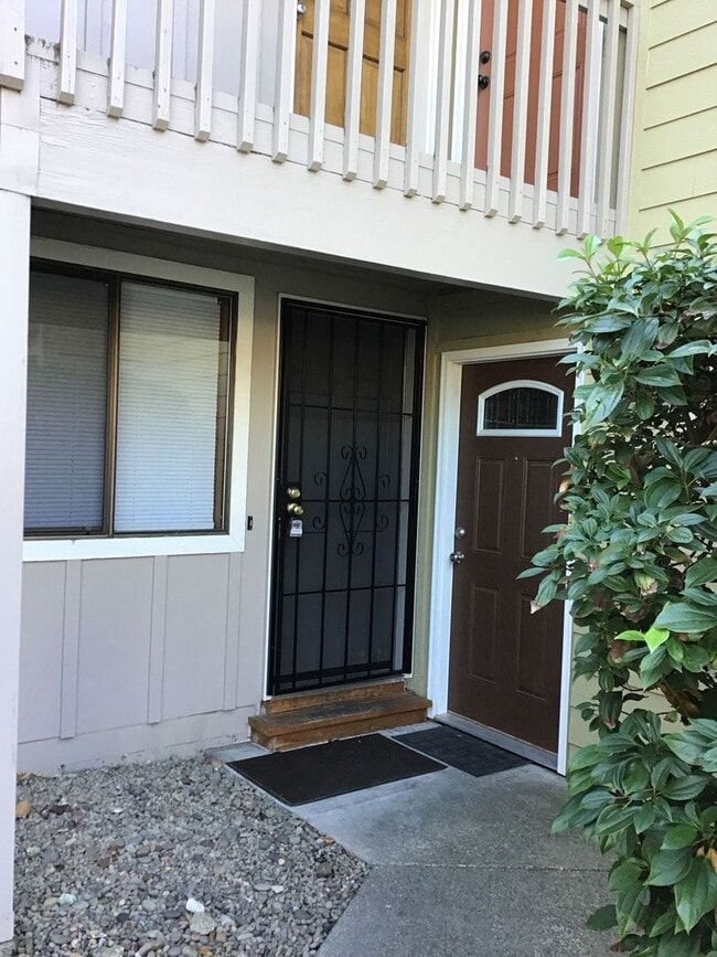 Building Photo - East Medford - Nice & Clean One Bedroom Fi... Rental