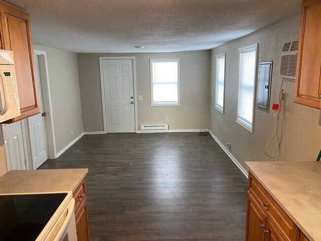 307 N Main St