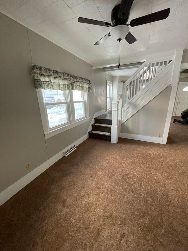 Photo - 305 N 3rd St