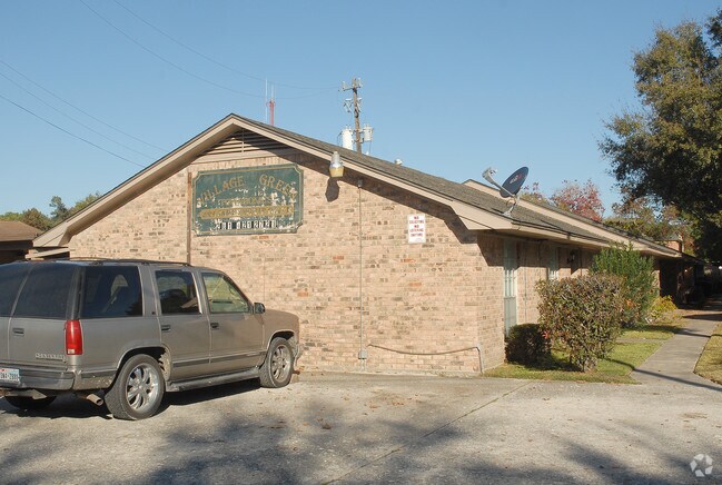 Primary Photo - Village Green Townhomes