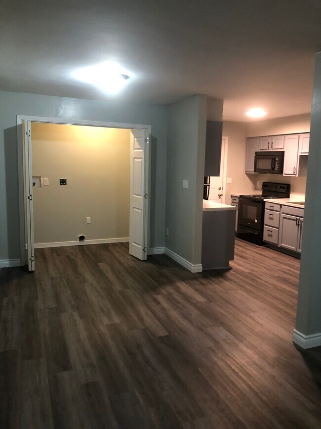 Living/Kitchen/Dining - 601 Carson St Unit H