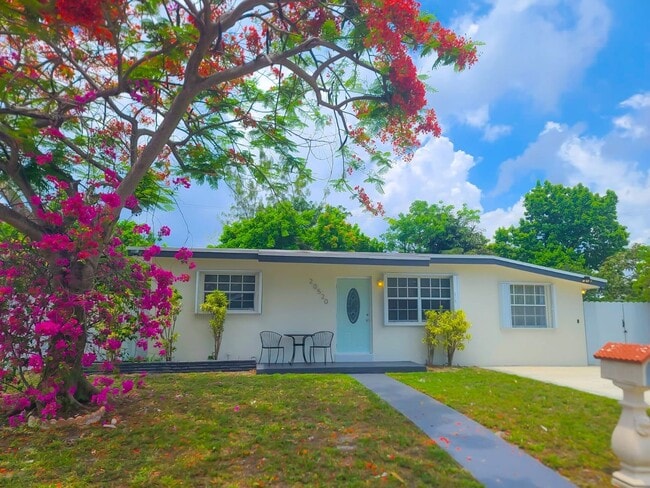 Building Photo - 20520 NE 15th Ave Unit 20520 NE 15 AVE