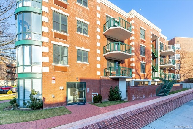 Building Photo - 55 S Middle Neck Rd Unit 4 C