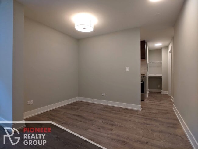 Photo - 456 W Barry Ave