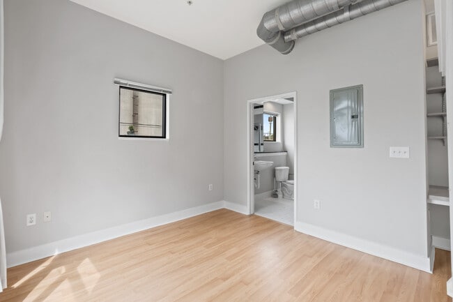 Photo - 514 W 10th St