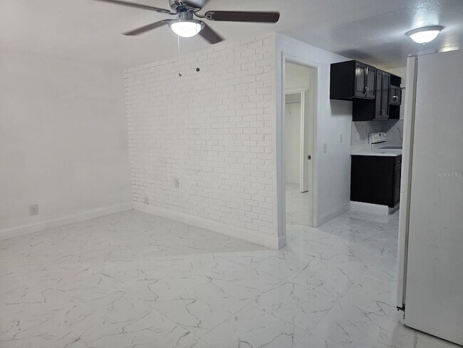 Photo - 1813 Hacienda Way