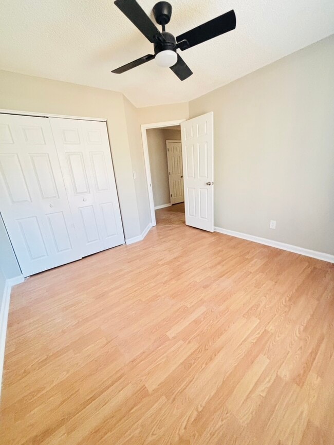 Photo - 180 Saint James Pl