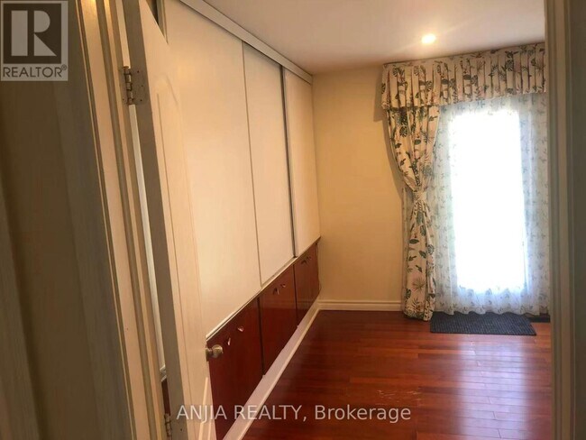 Photo - 20 Colinayre Crescent
