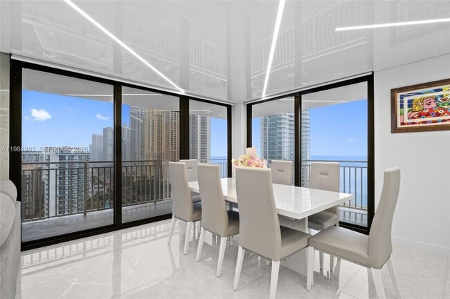 Photo - 210 174th St