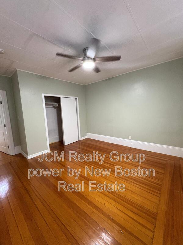 Building Photo - 144 Bloomingdale St Unit 1 / 1st Floor