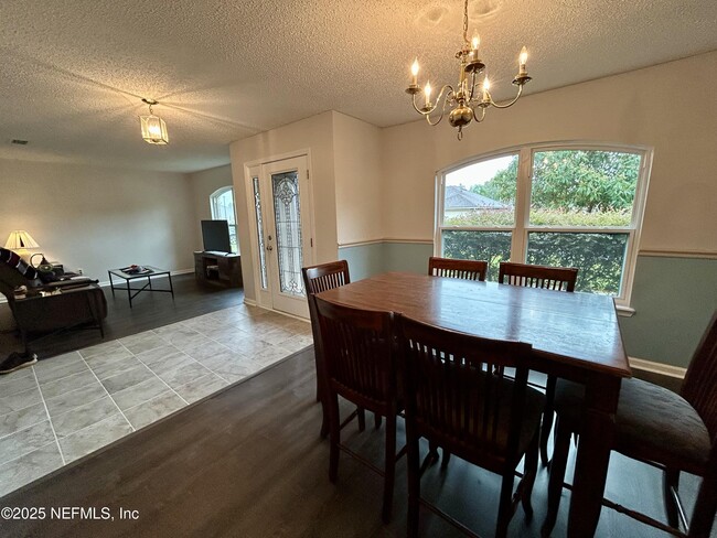 Photo - 528 Thornberry Rd