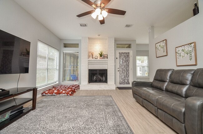 Photo - 4614 Rainbow Run