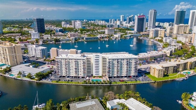 Building Photo - 401 Golden Isles Dr Unit 304